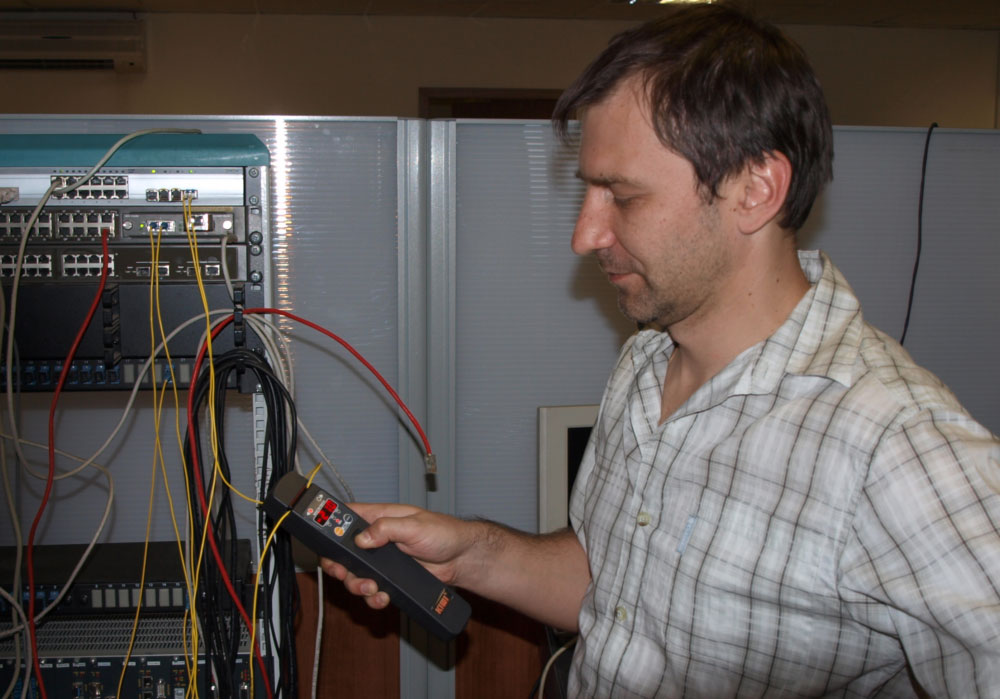 Идентификатор активного волокна, встроенный измеритель мощности от -50 до +20 дБм KIWI-4604